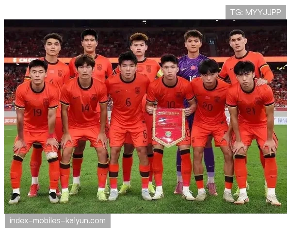 中国香港男队:虽然小组未能出线,但李卓耀在告别战中表现顽强,获得全场掌声。 中国香港男队:虽然小组未能出线,但李卓耀在告别战中表现顽强,获得全场掌声。